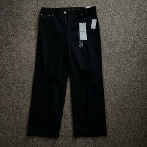 Almost Famous Women's Black Relaxed Jeans